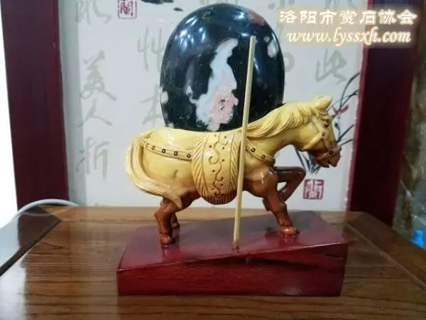 每日一石：荷花石《佘太君率十二寡婦征西》 圖