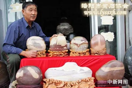 洛陽“兵器海陸空”奇石展示