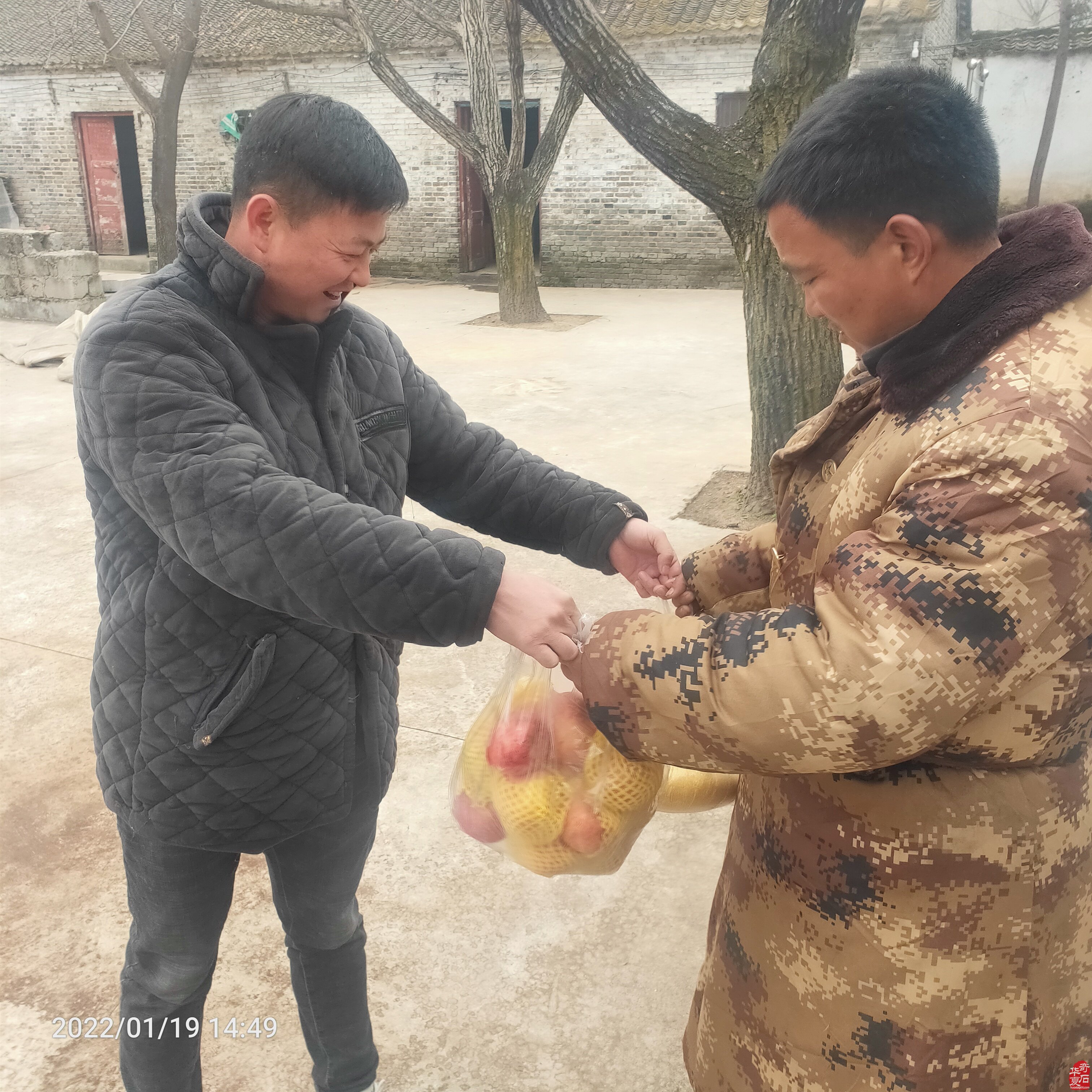 疫情無情人有情 石友援手送真情 圖