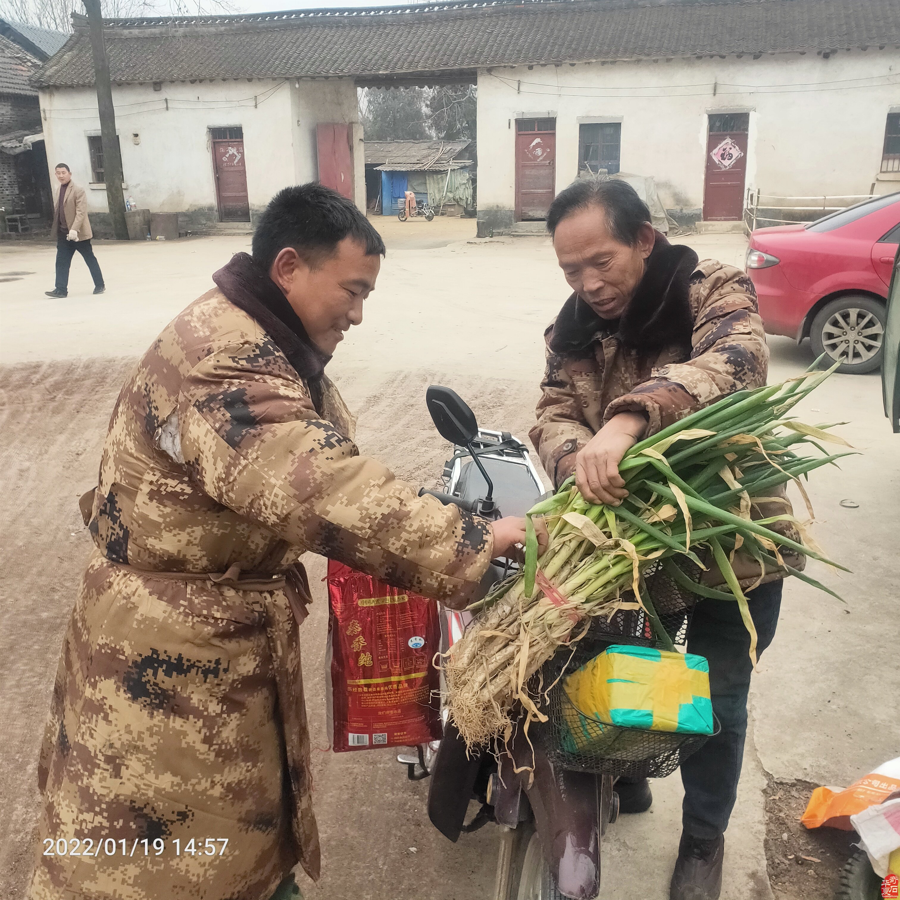 疫情無情人有情 石友援手送真情 圖