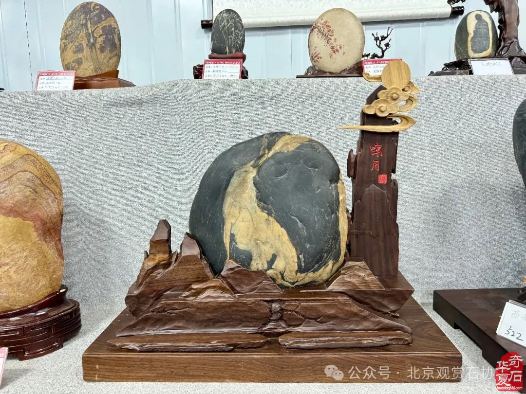 到洛陽奇石古玩文化城看大型石展賞精品美石